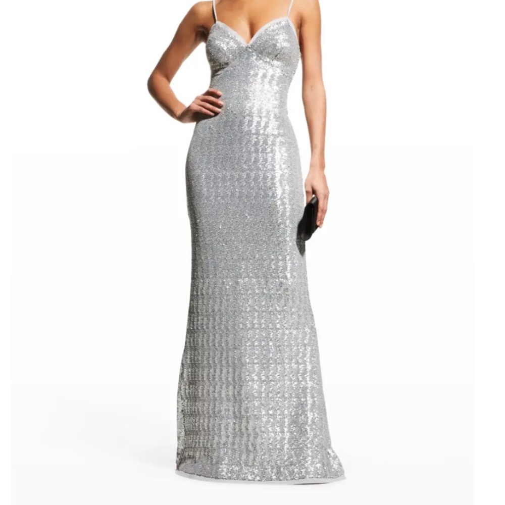 Chiara Boni La Petite Robe
Silver Sleeveless Sequin Column Gown